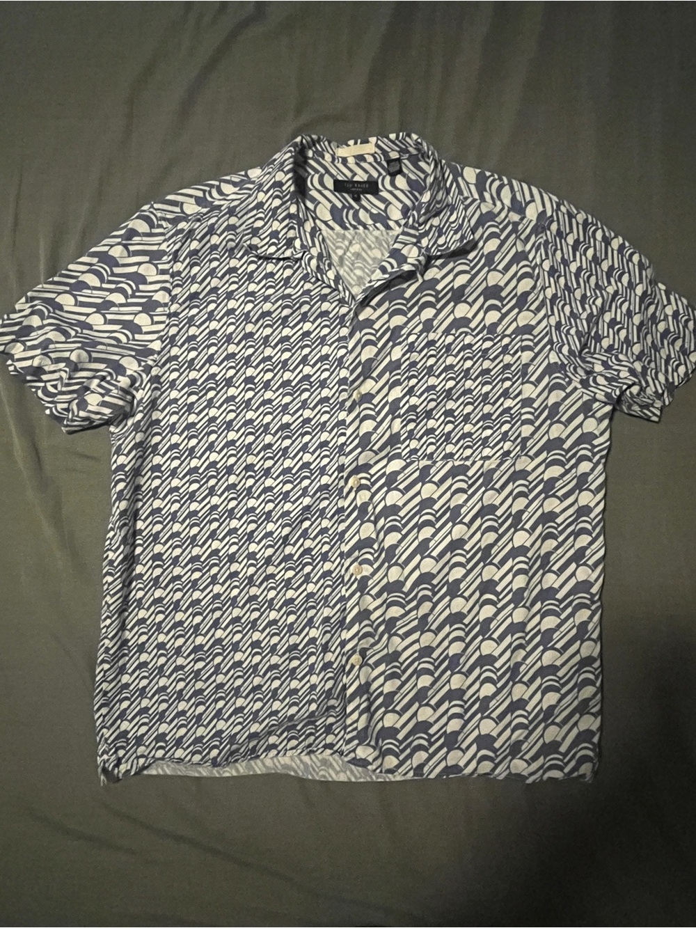 Ted Baker Men's Art Deco Geometric Wave Print Short Sleeve Button-Up Shirt Size5